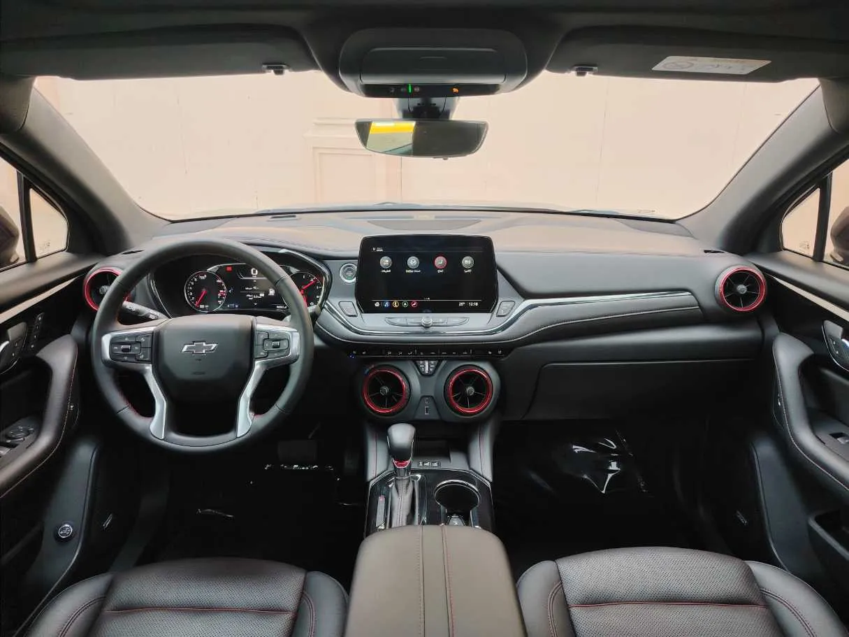 Car image 19
