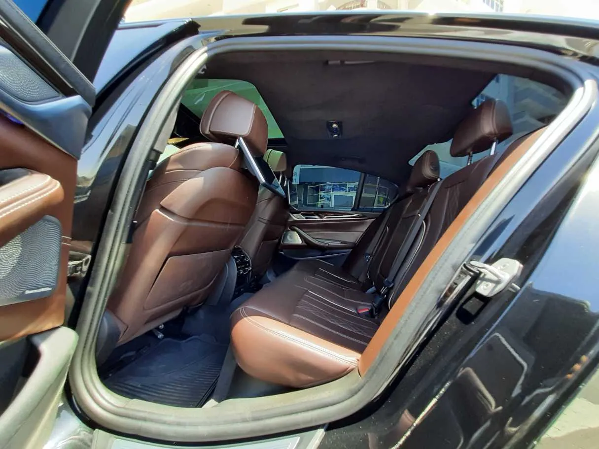 Car image 13