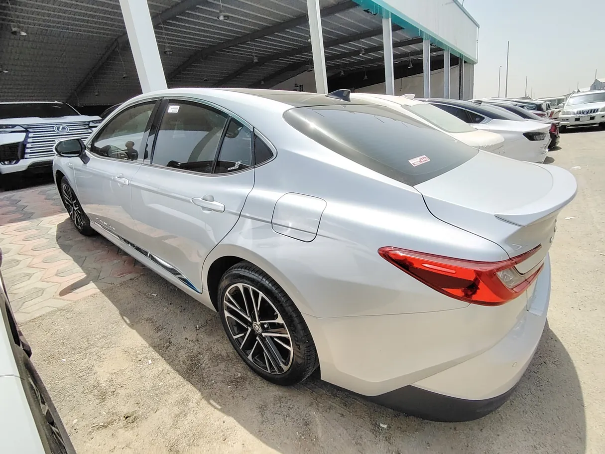 Car image 8