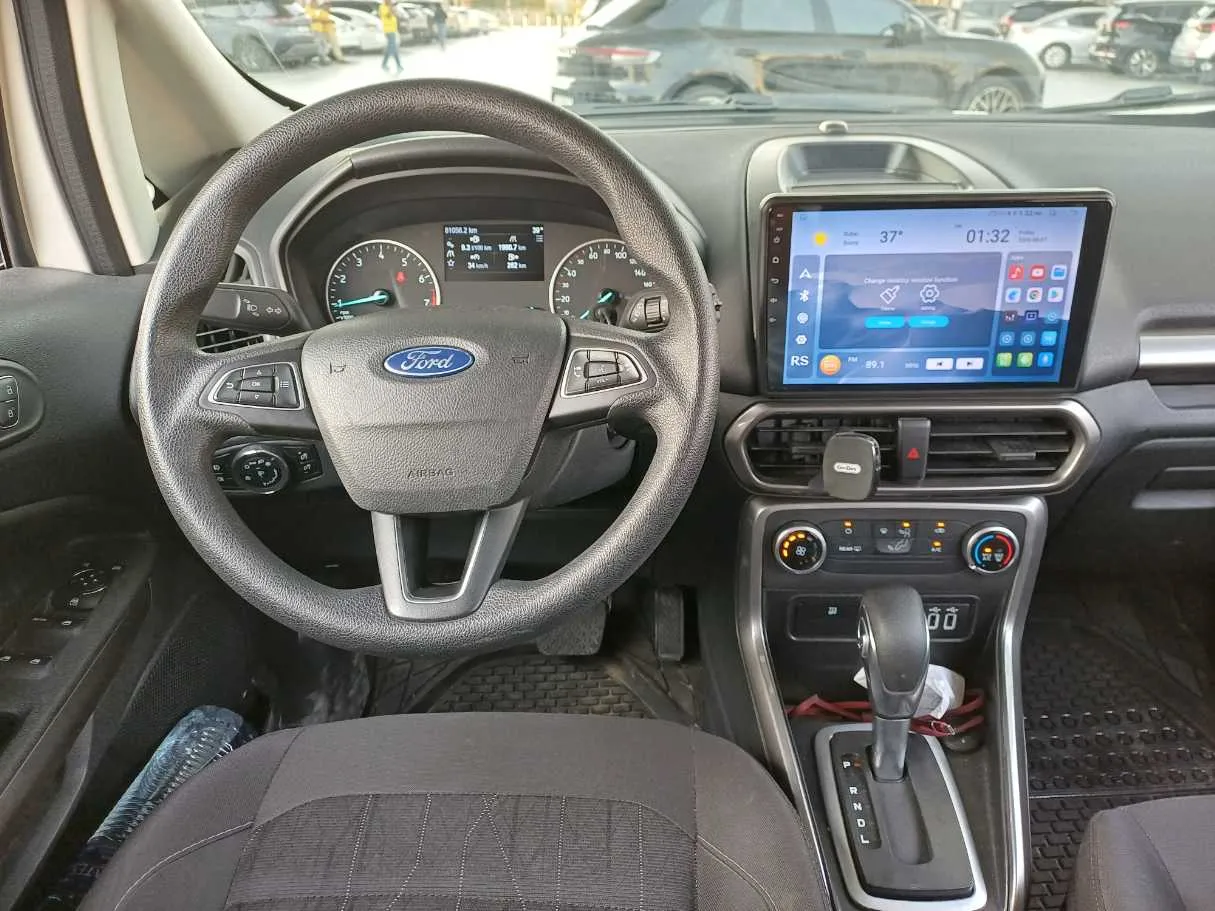 Car image 16