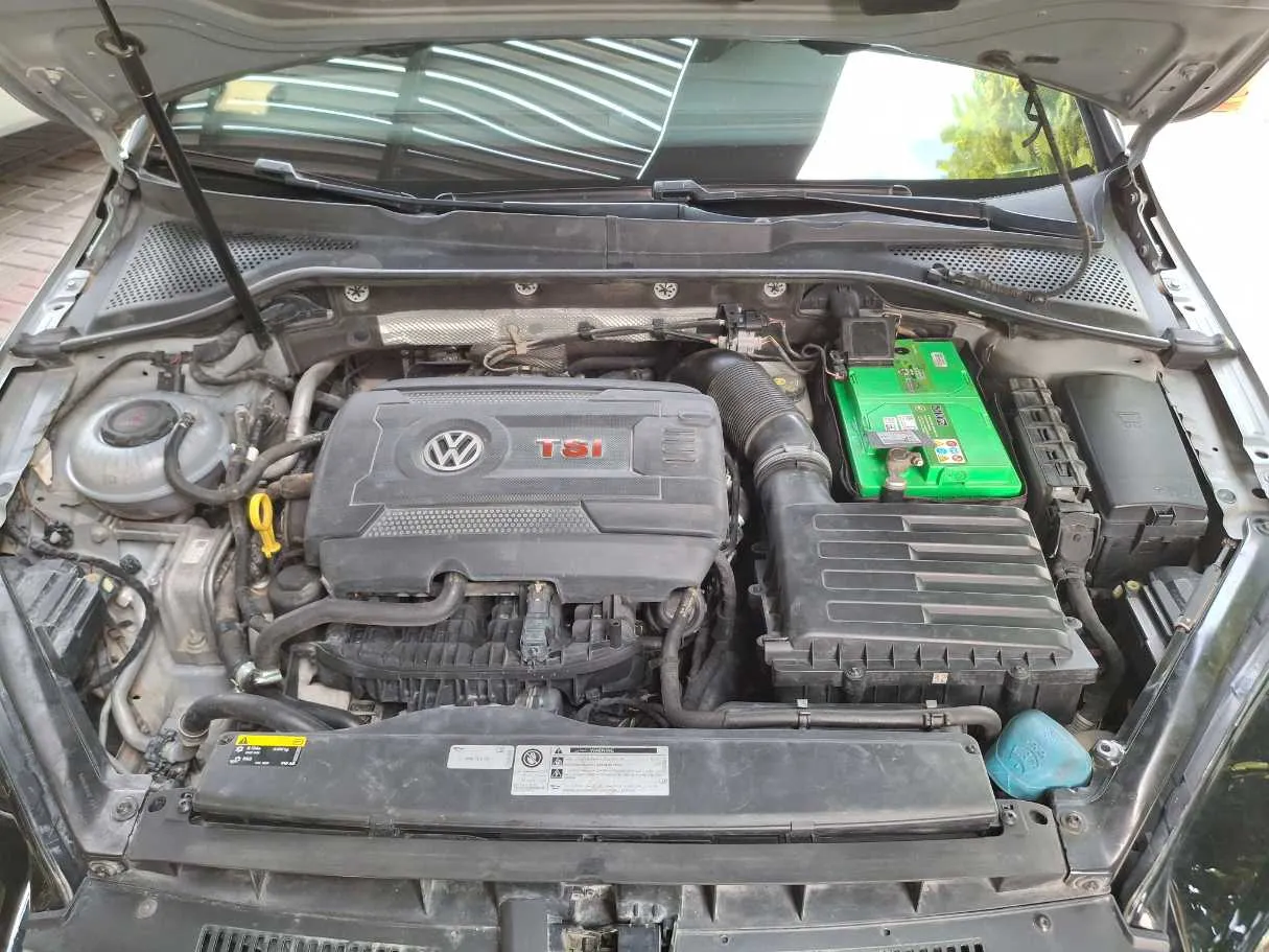 Car image 14