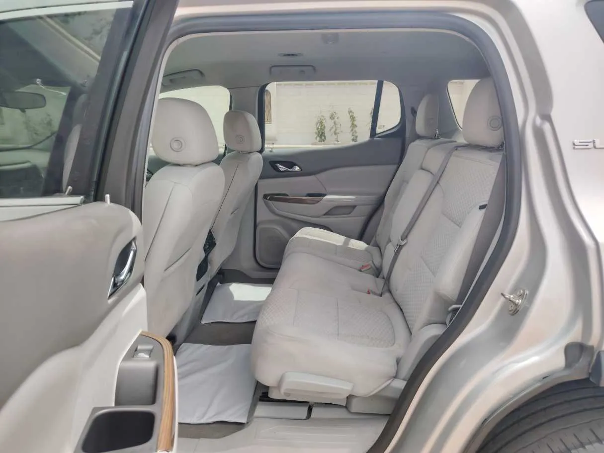 Car image 16
