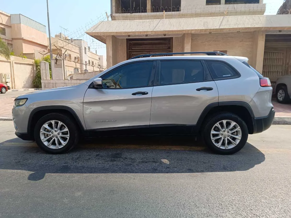 Car image 8