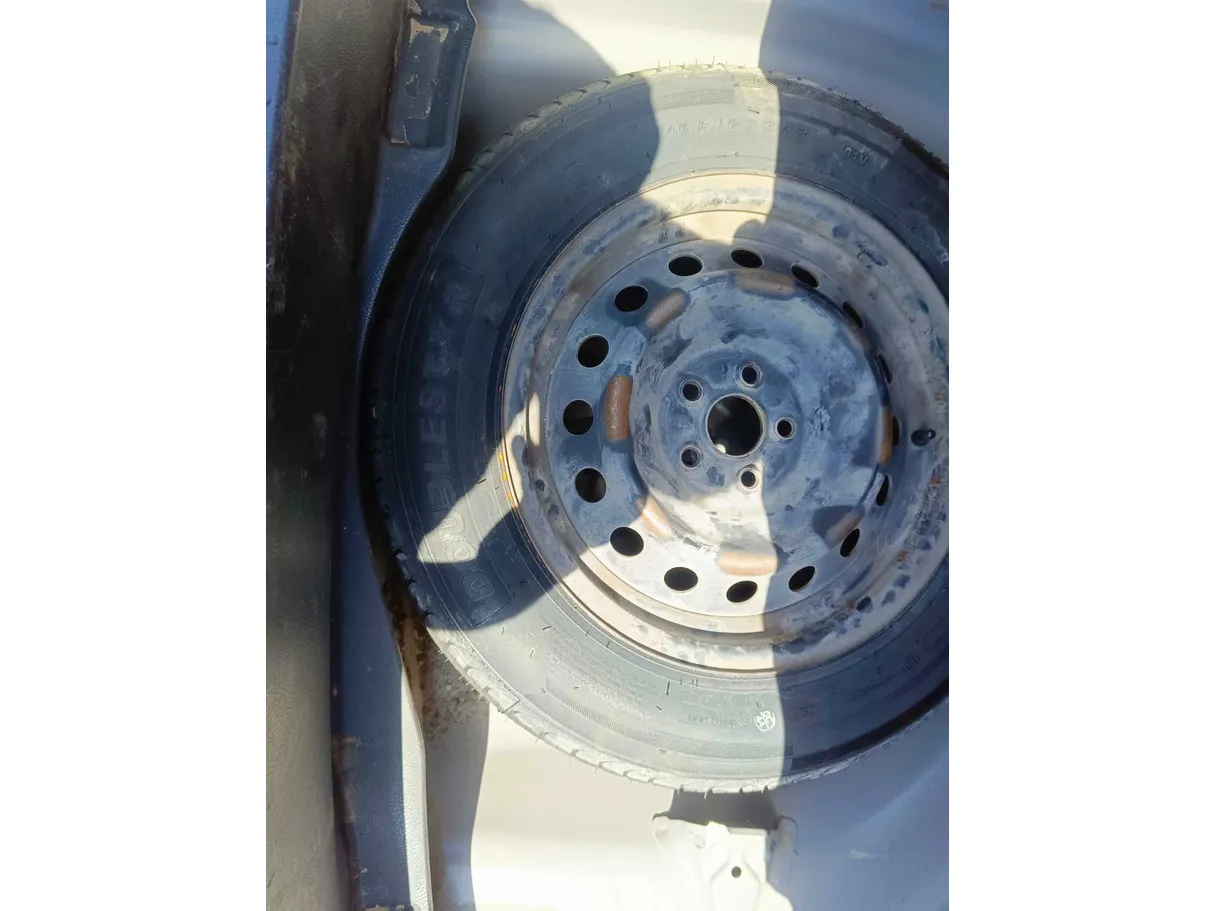 Car image 26