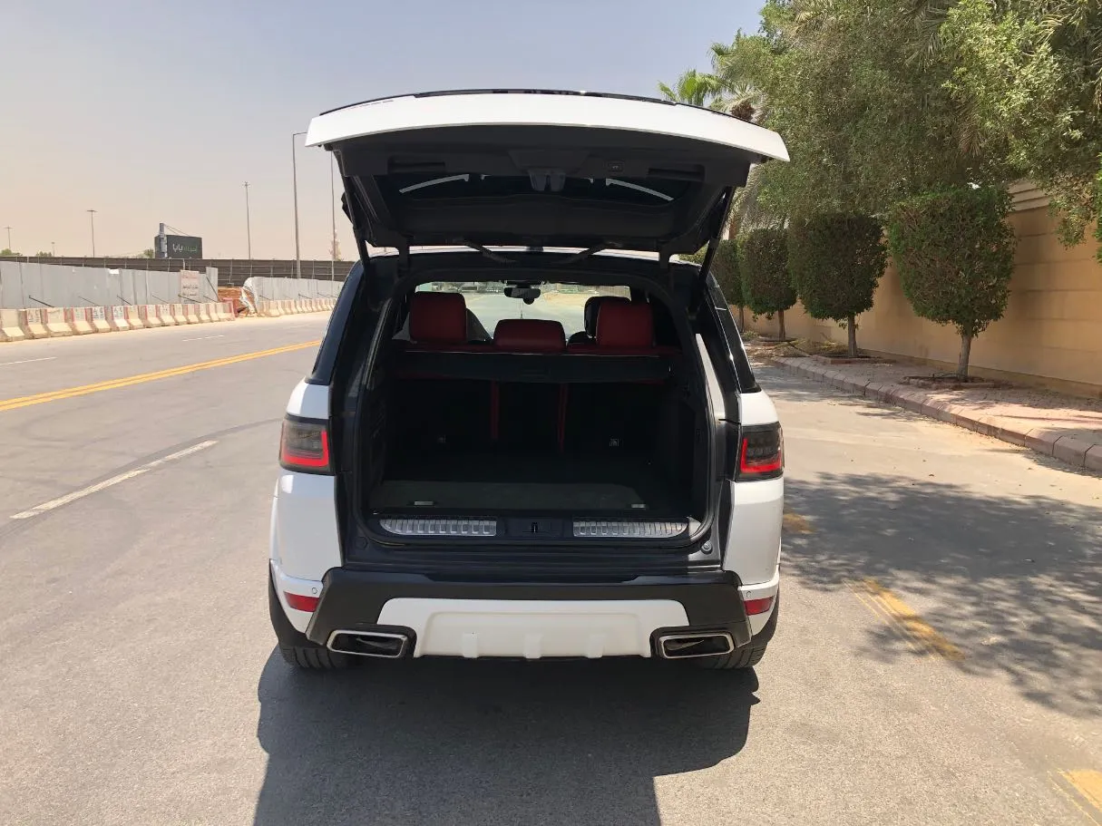 Car image 19
