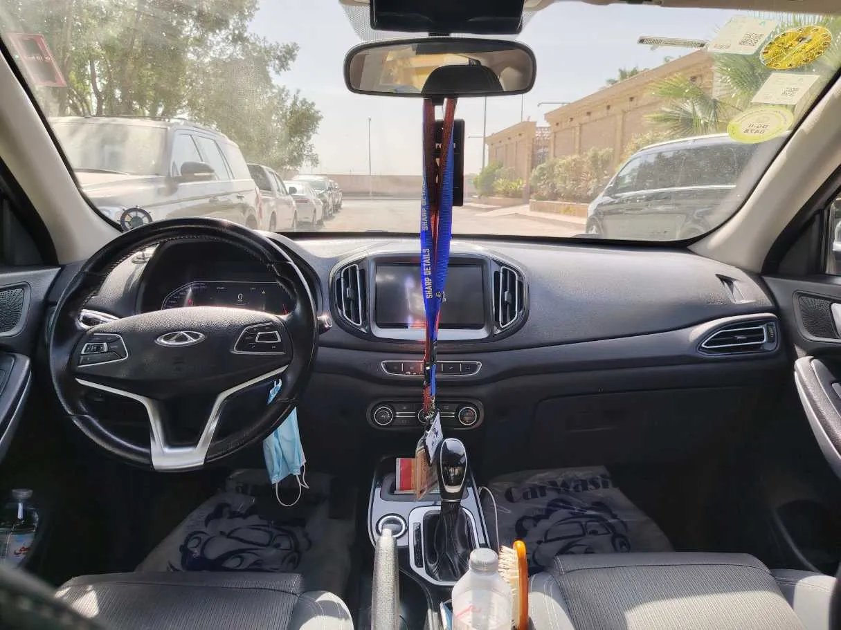 Car image 14