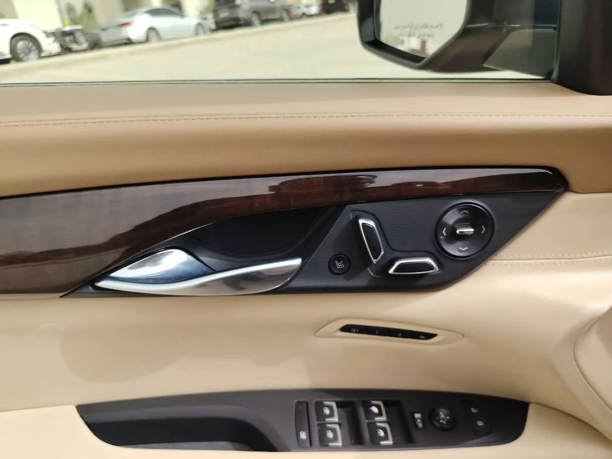 Car image 27