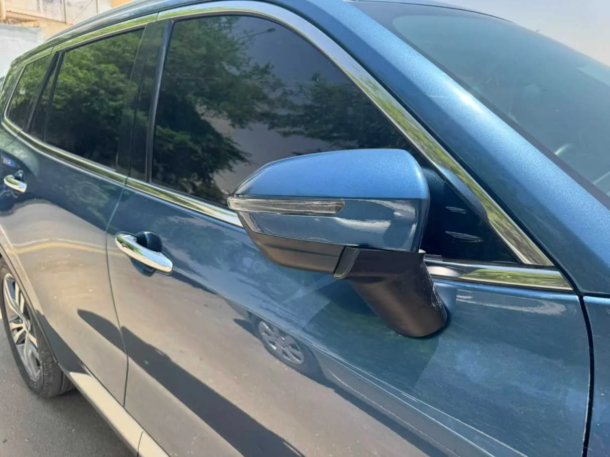Car image 23