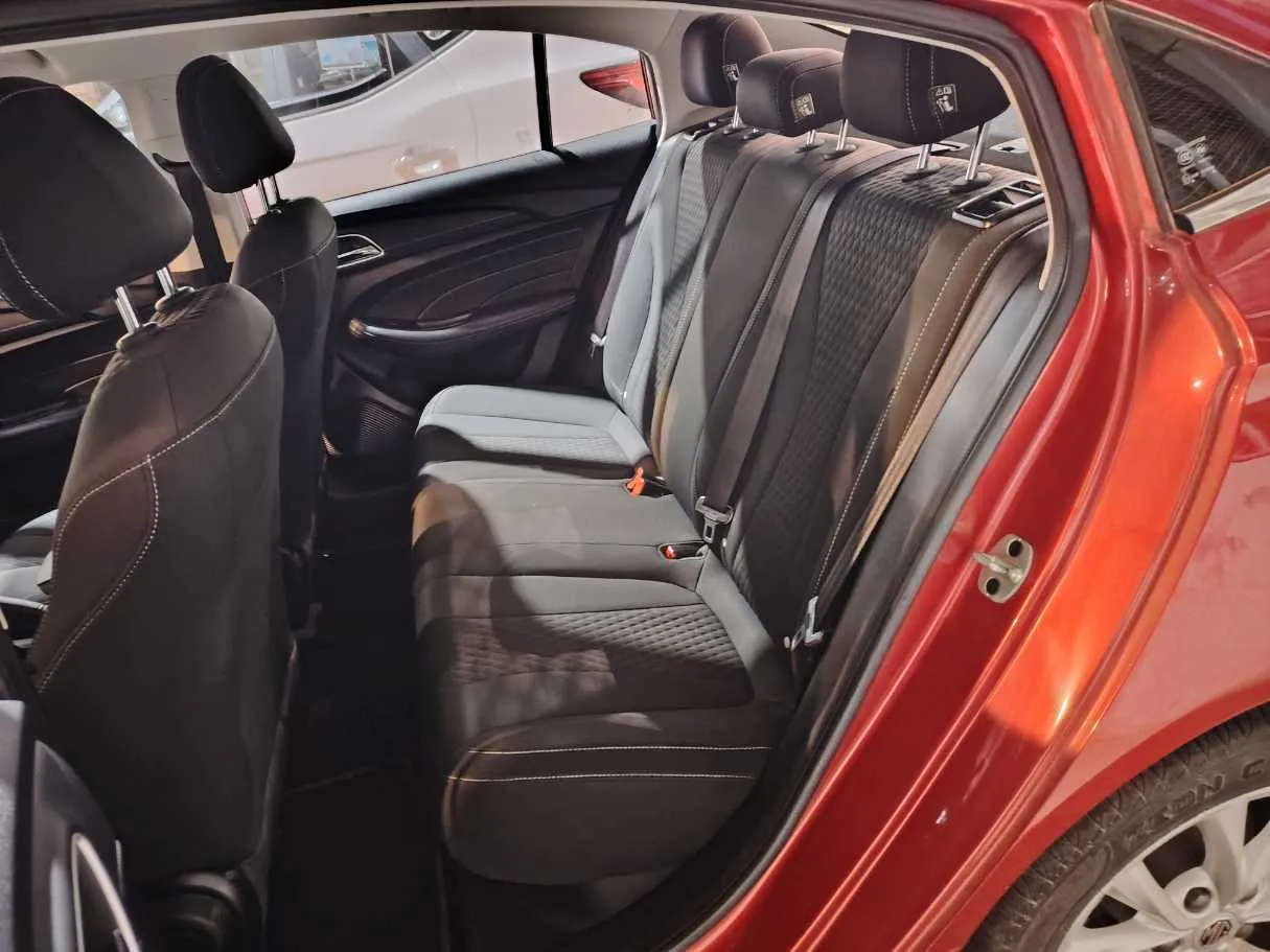 Car image 16