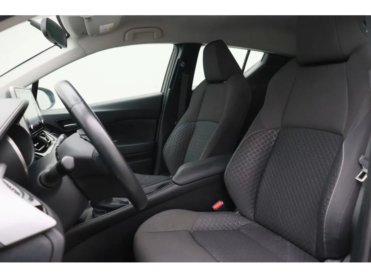 Car image 8