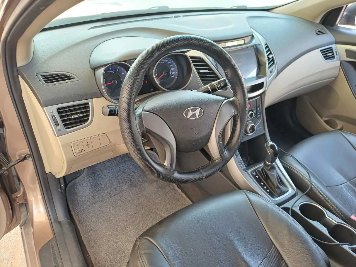 Car image 12