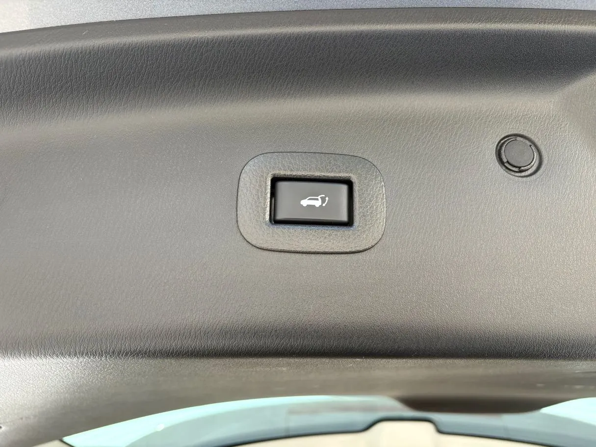 Car image 36