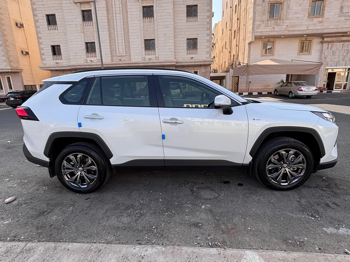 Car image 10