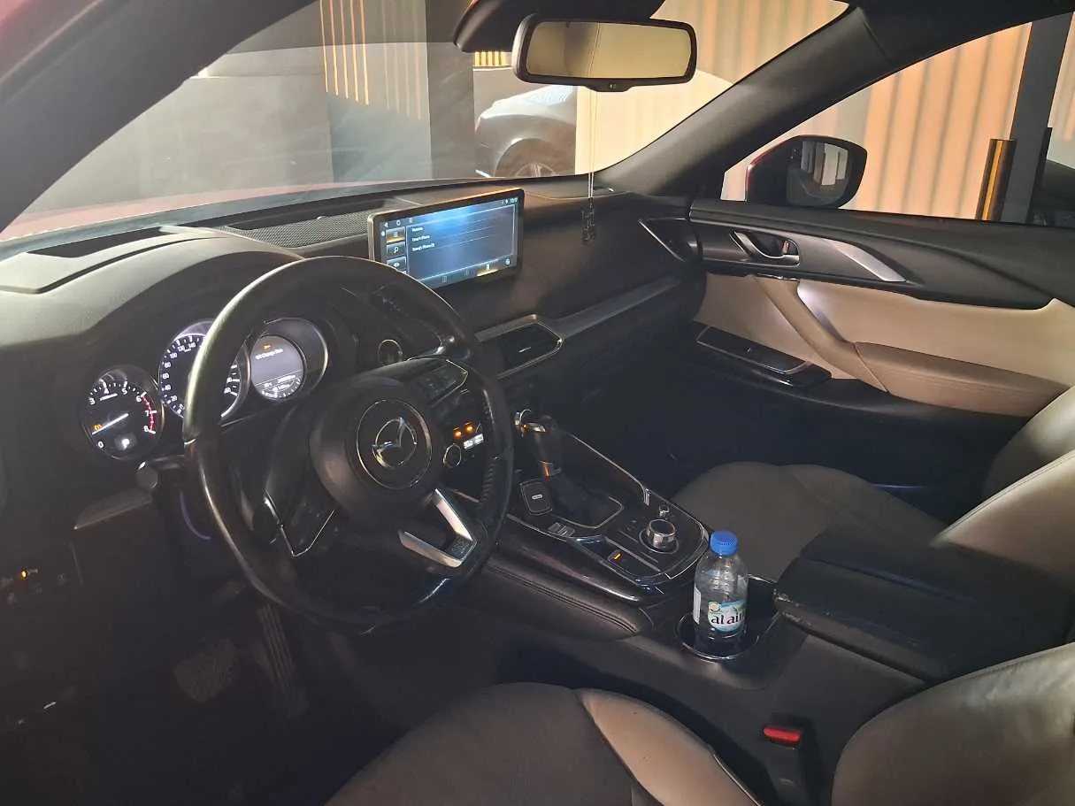 Car image 11