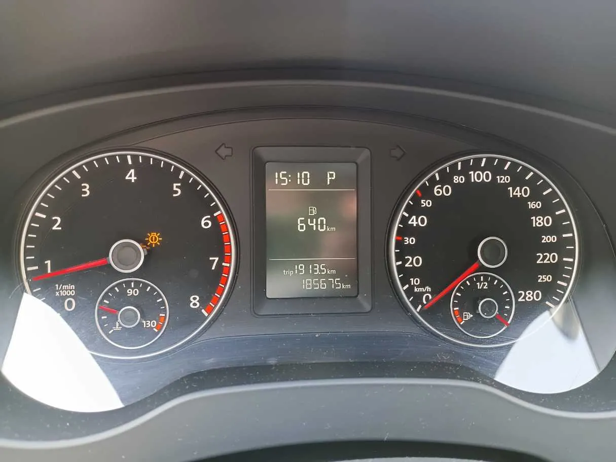 Car image 18