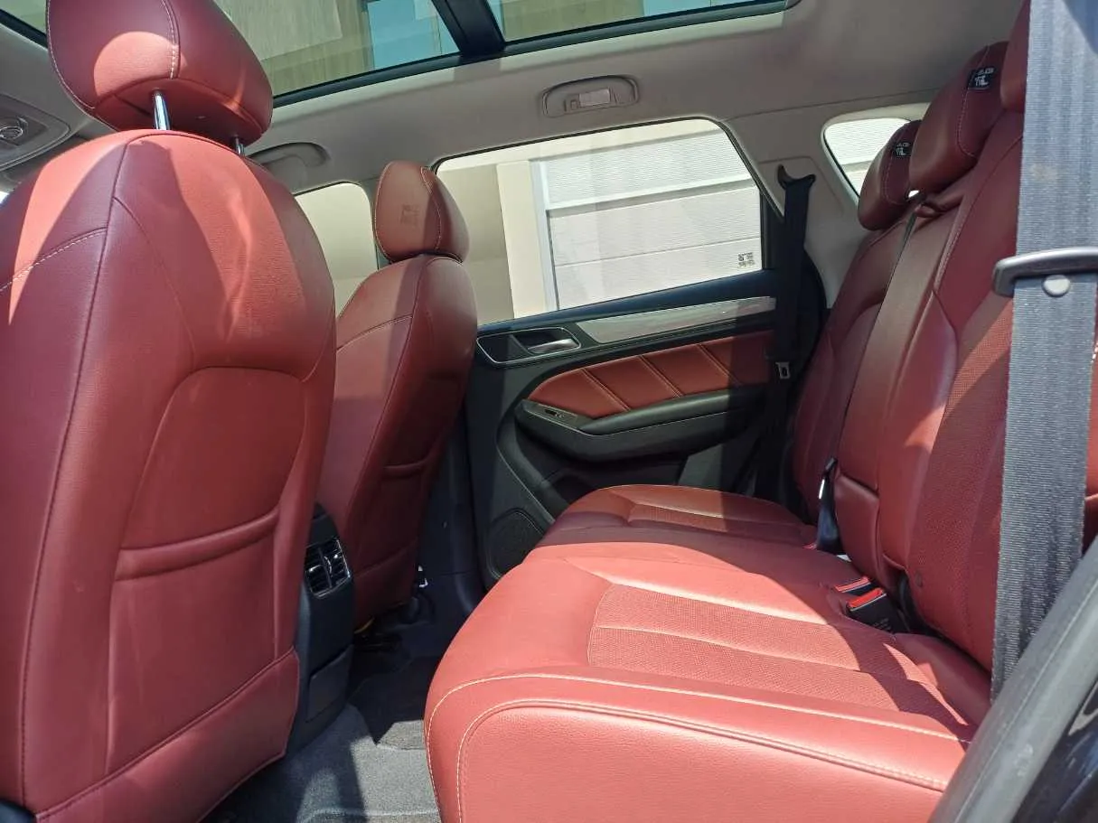 Car image 13