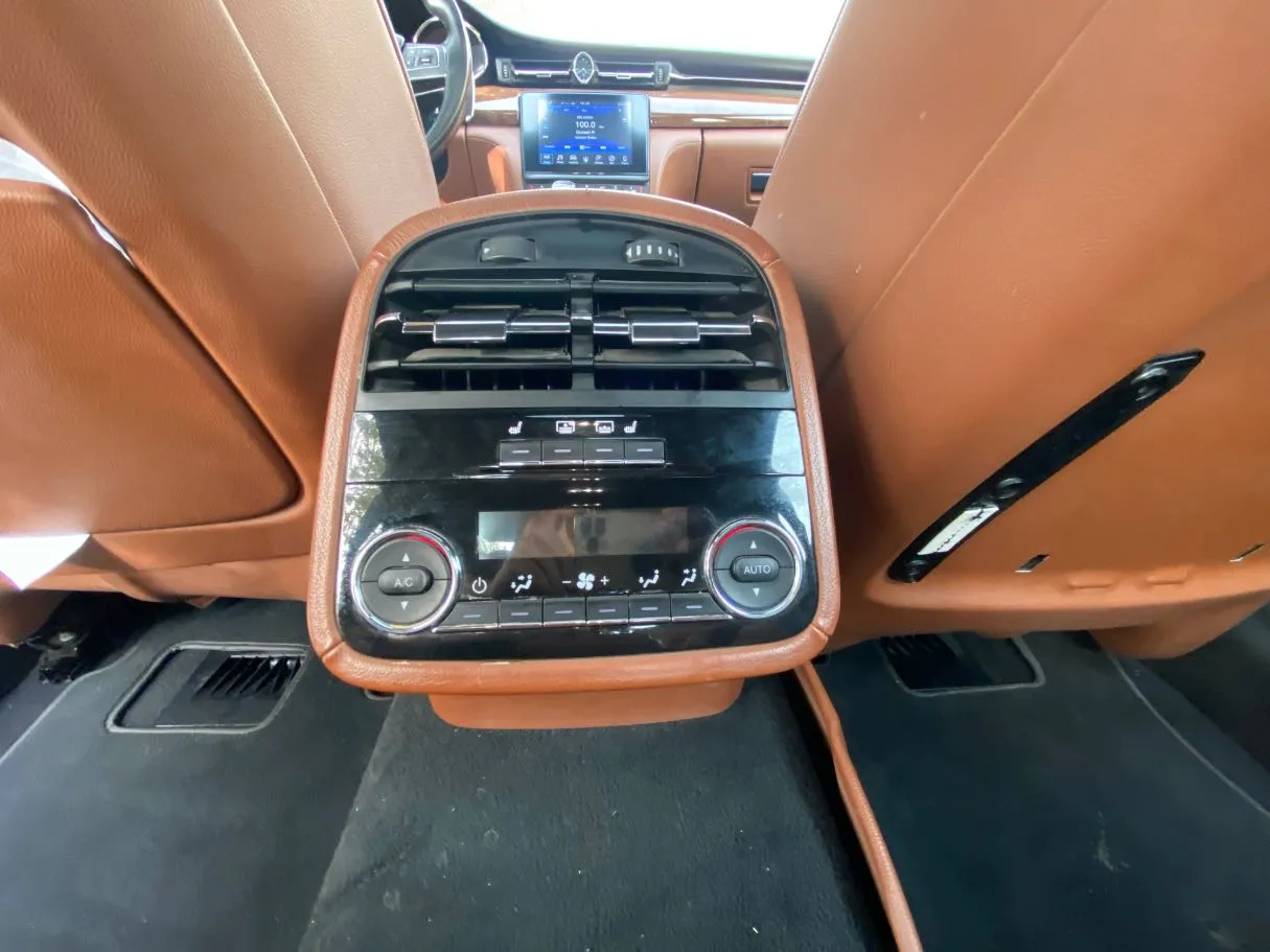 Car image 28