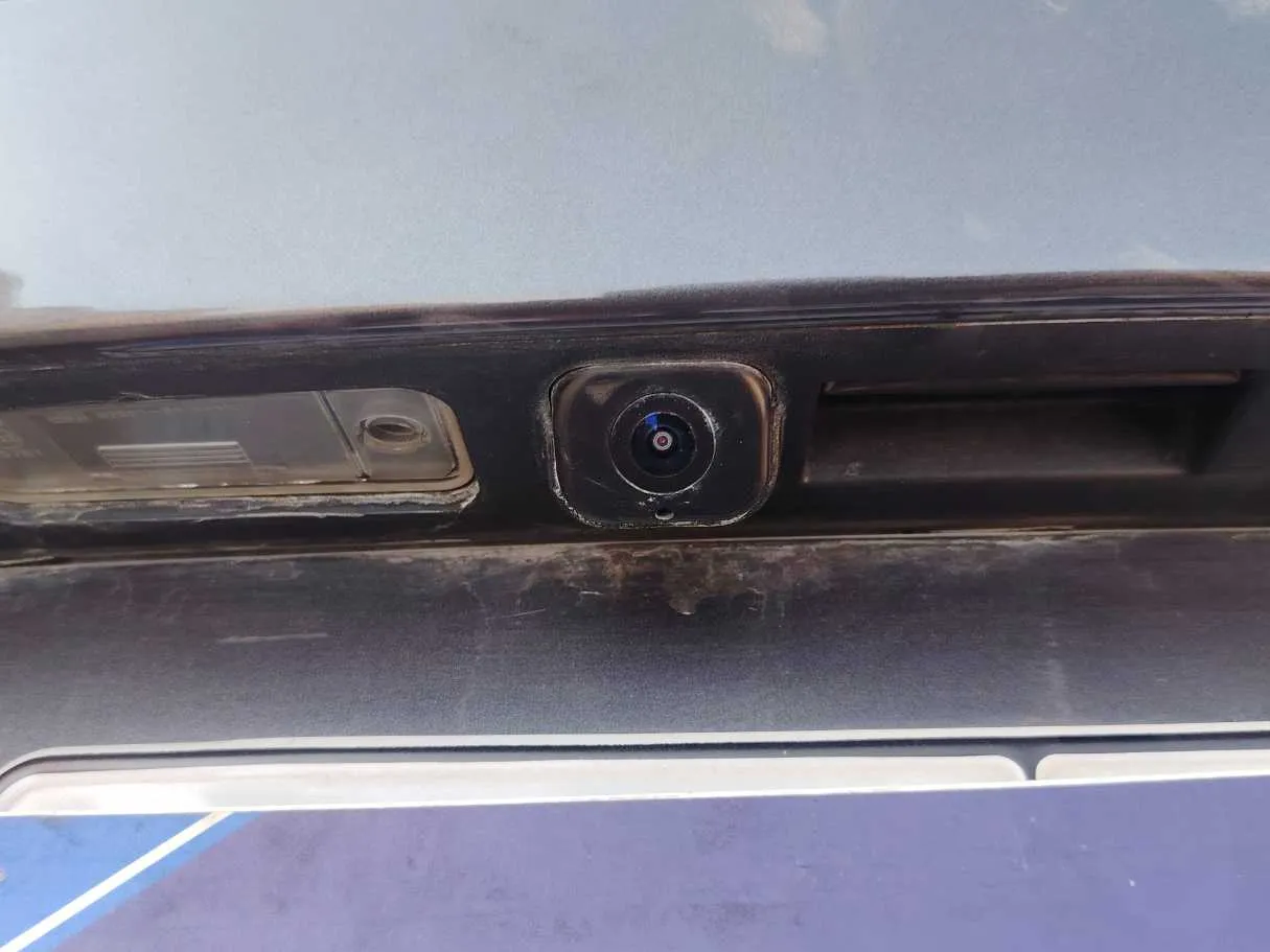 Car image 26