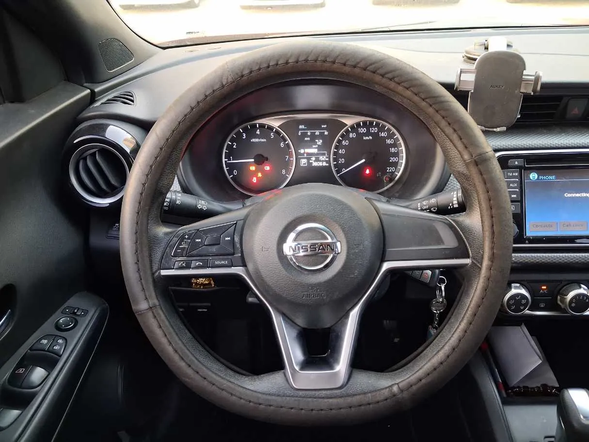 Car image 14