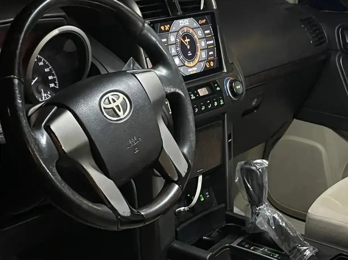 Car image 5