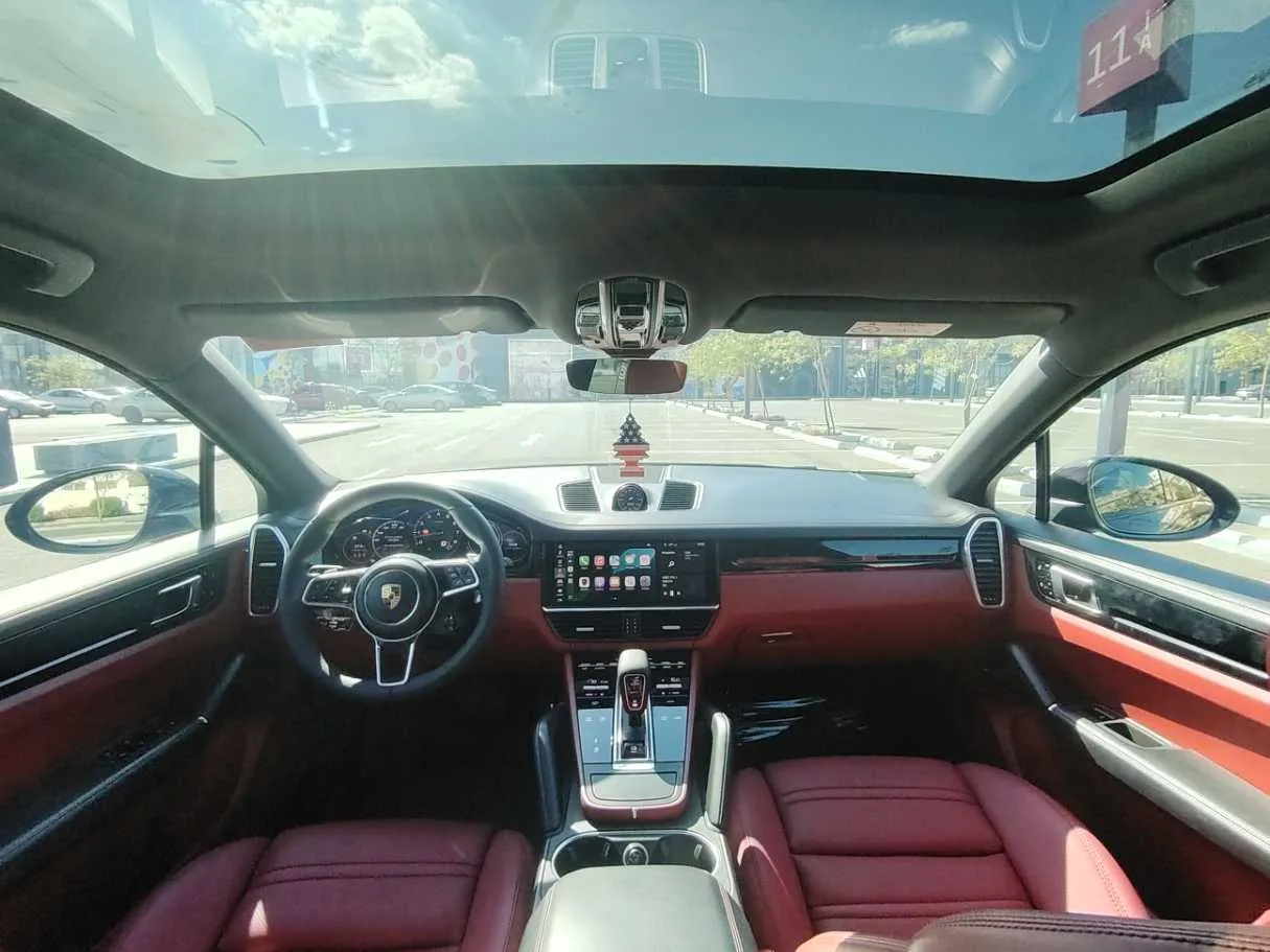 Car image 17