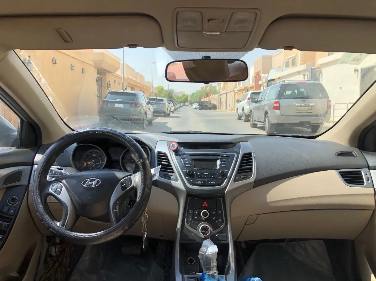 Car image 14