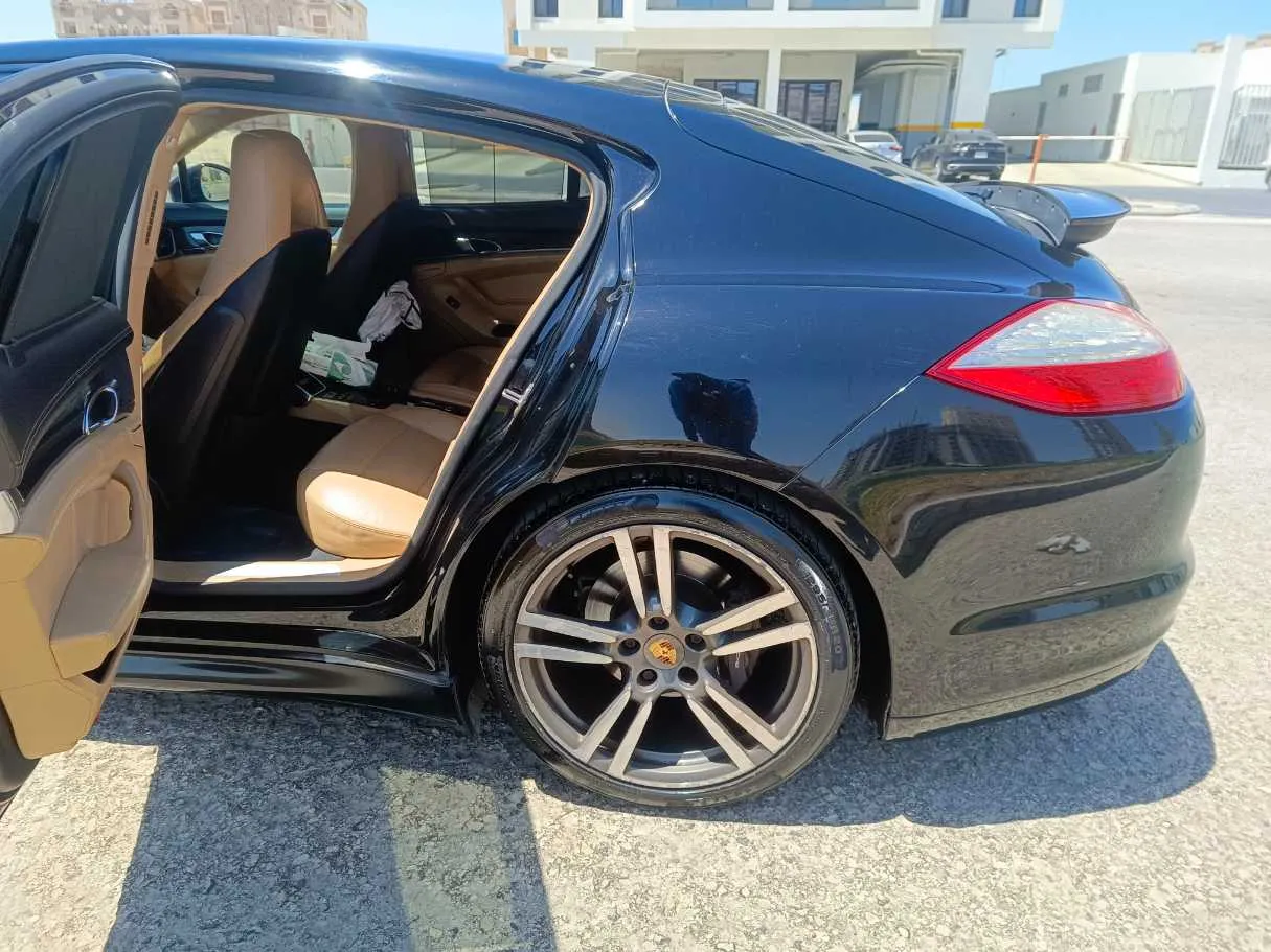 Car image 18