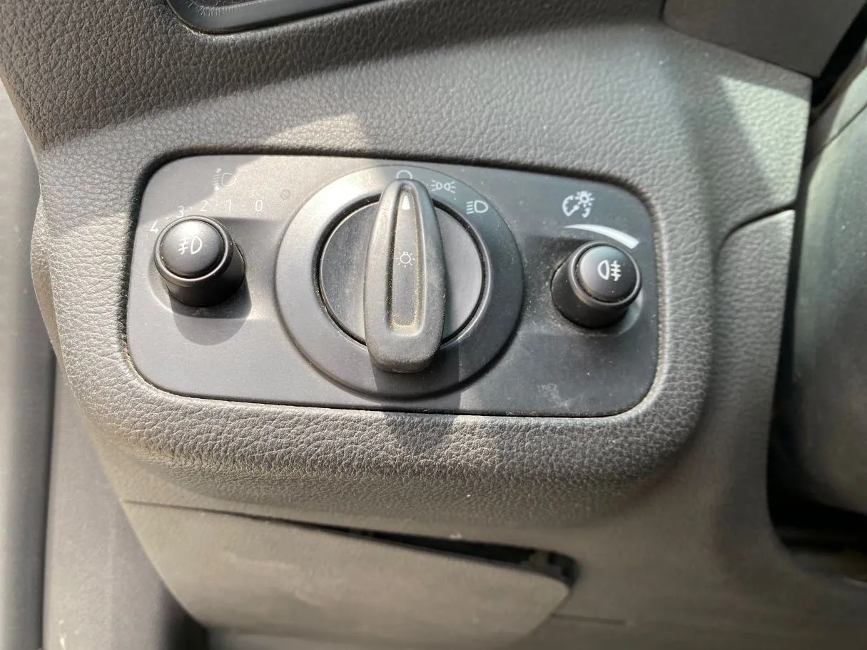 Car image 24