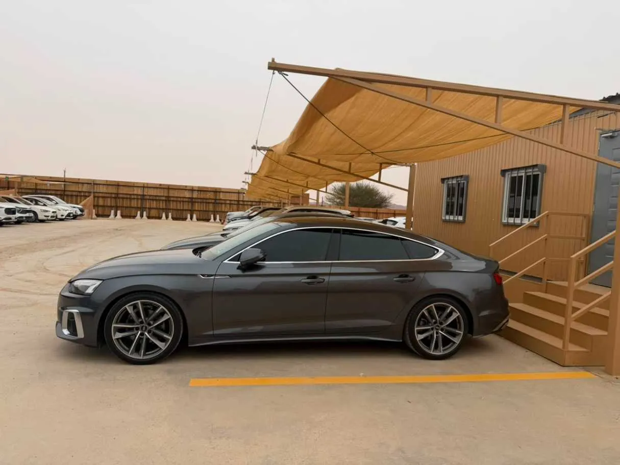 Car image 3