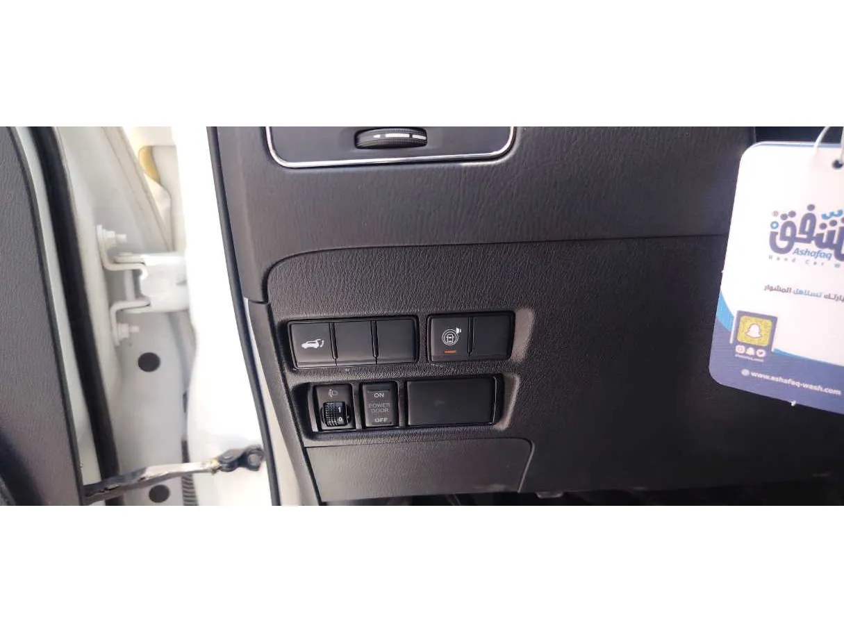 Car image 29