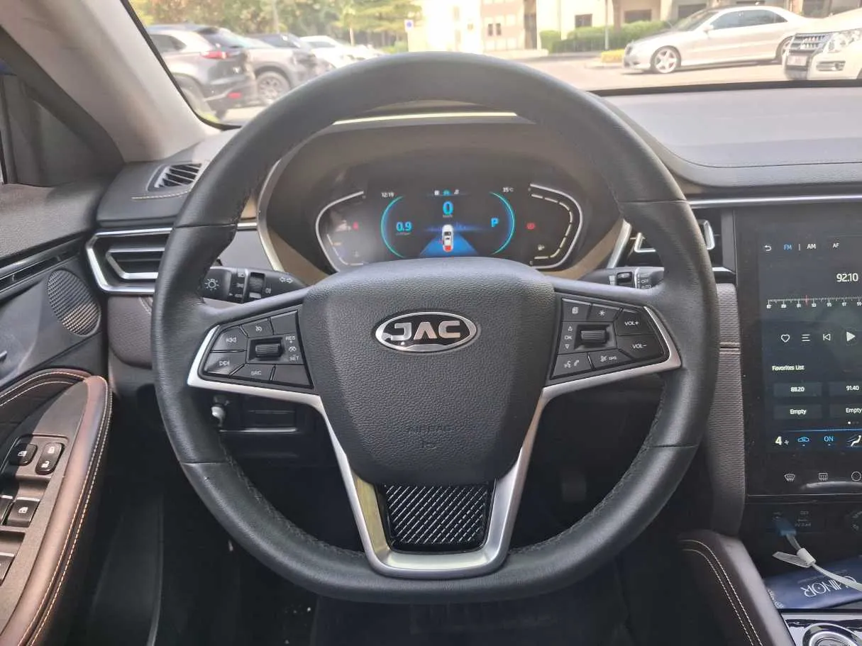 Car image 15