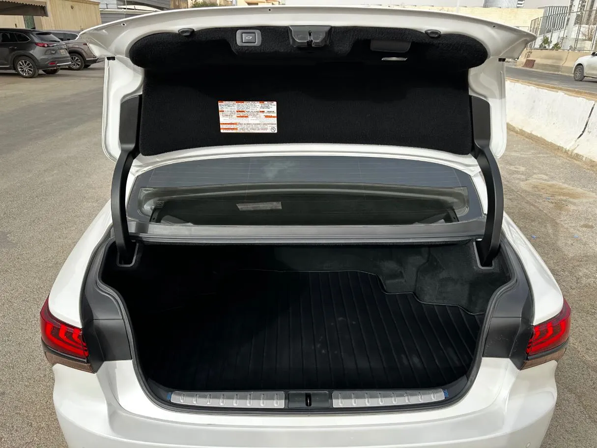 Car image 24