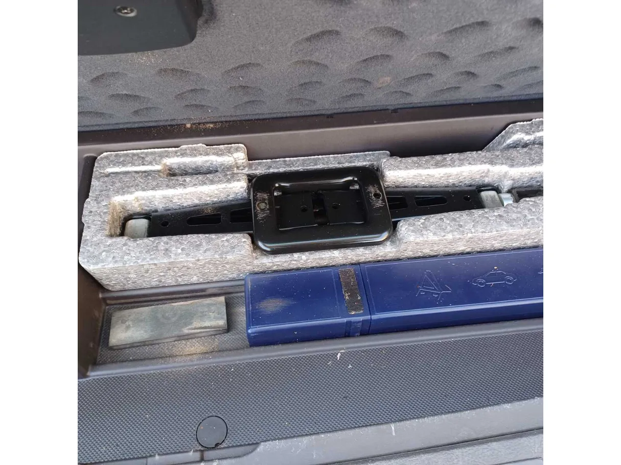 Car image 30