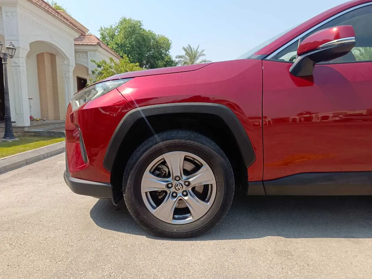 Car image 9