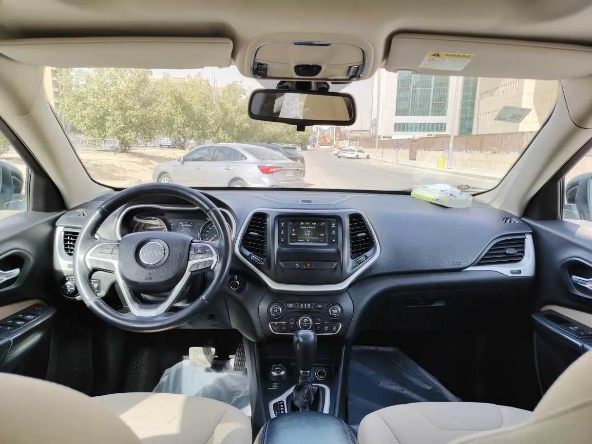 Car image 16