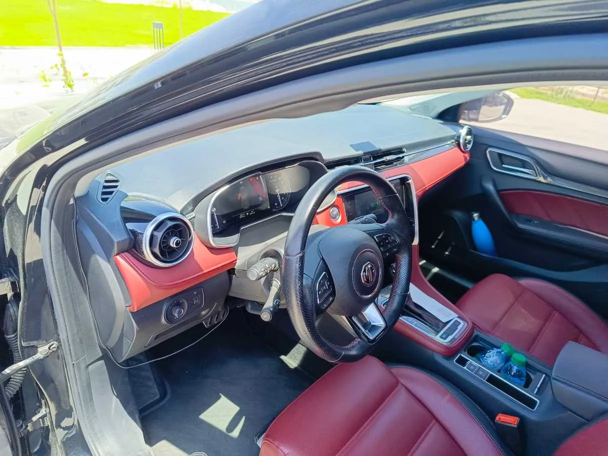 Car image 13