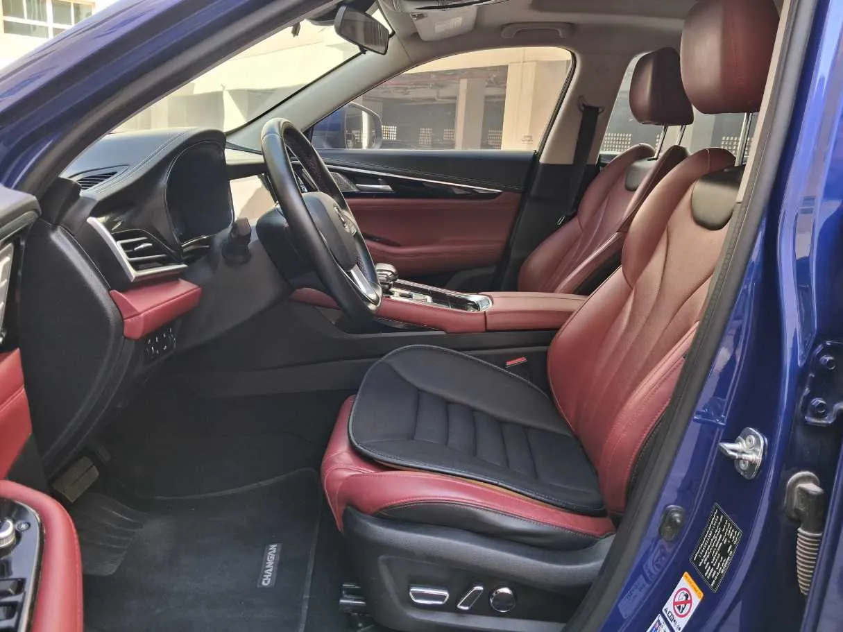 Car image 12