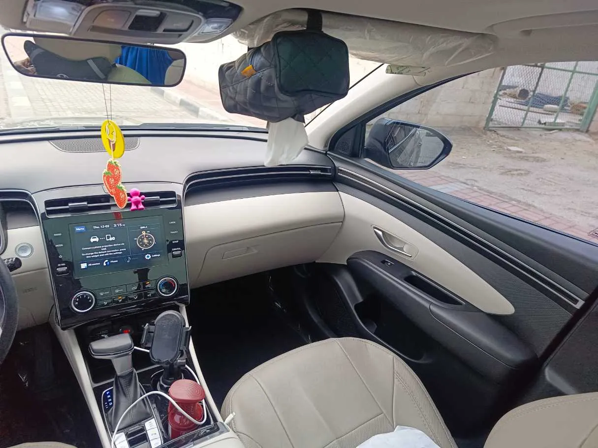 Car image 29