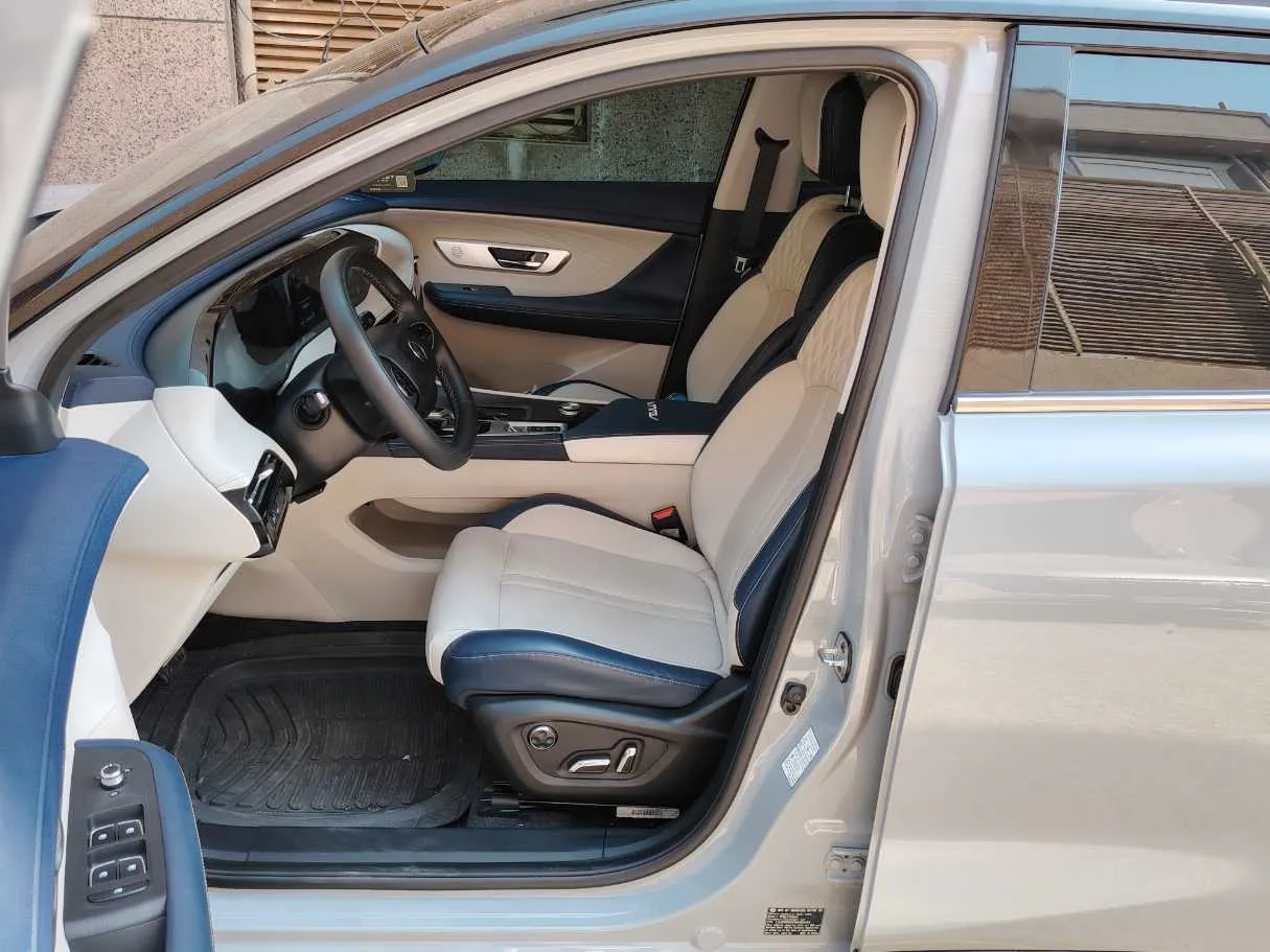 Car image 13
