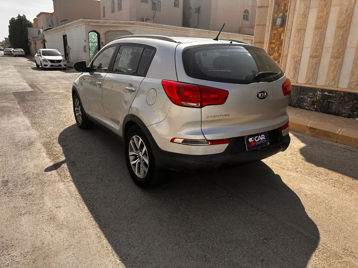 Car image 8