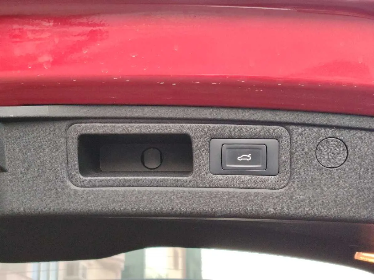 Car image 36