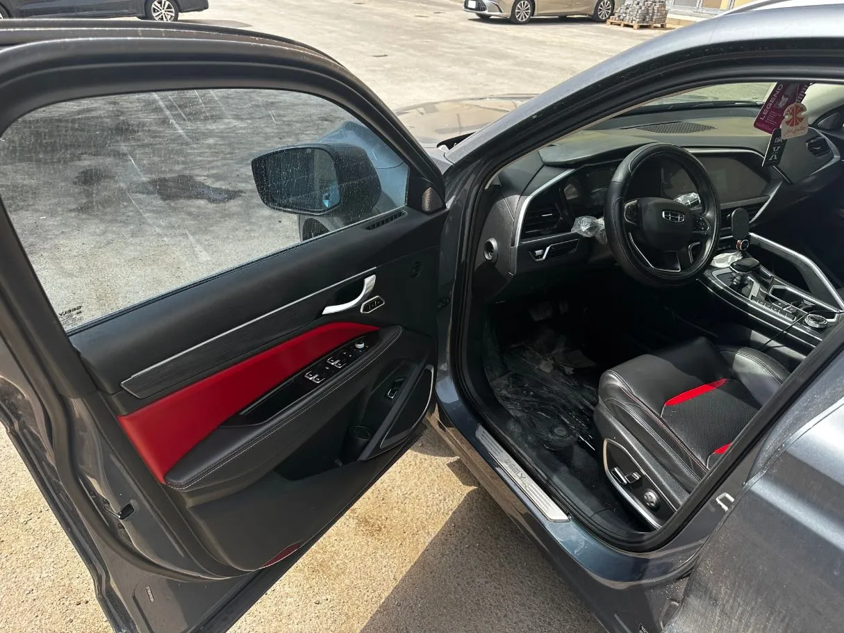 Car image 10