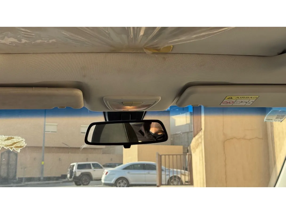Car image 24