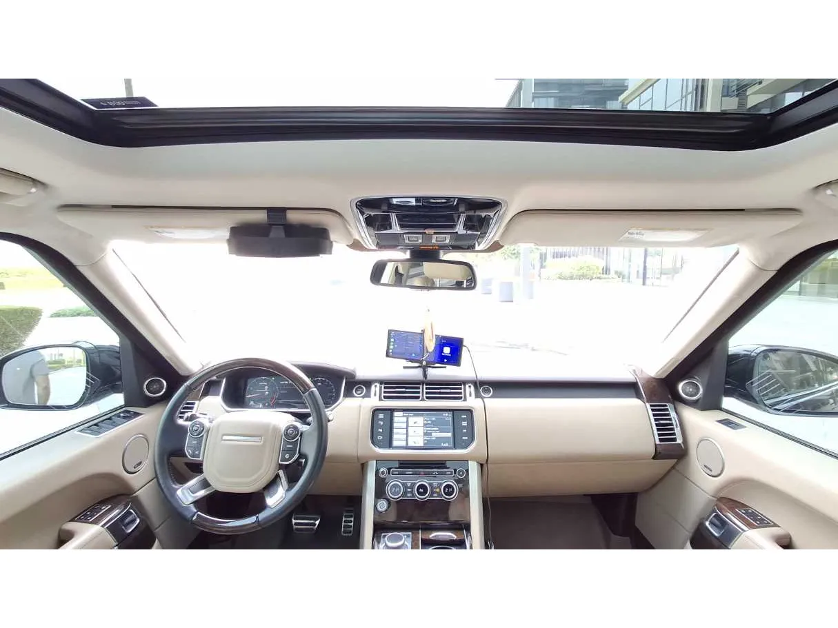 Car image 14