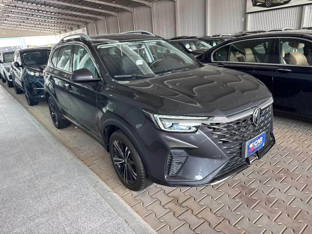 Car image 3