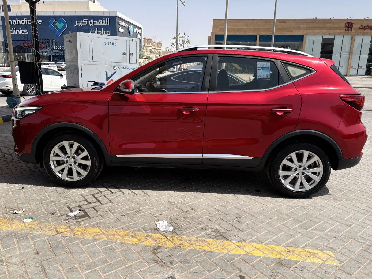 Car image 8