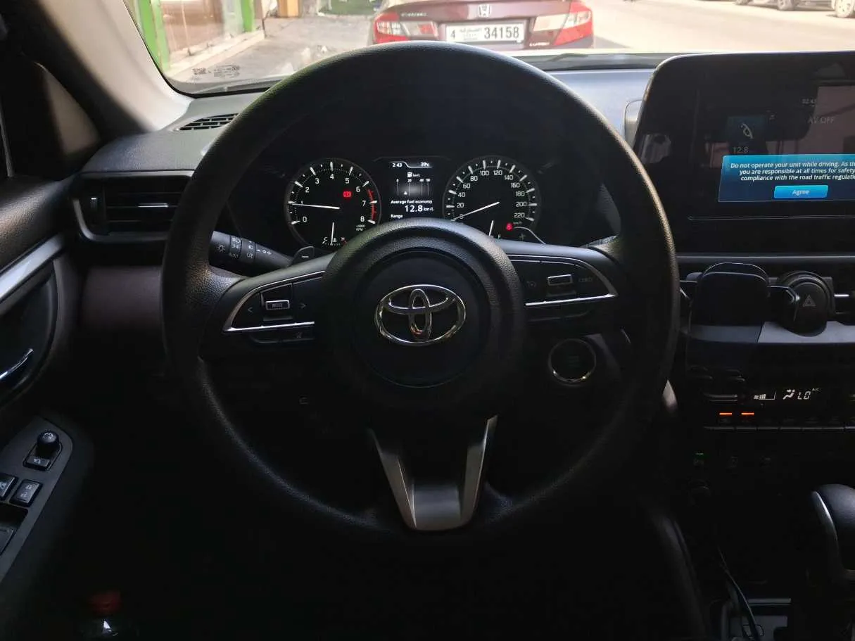Car image 16