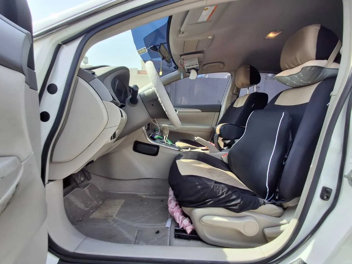 Car image 12