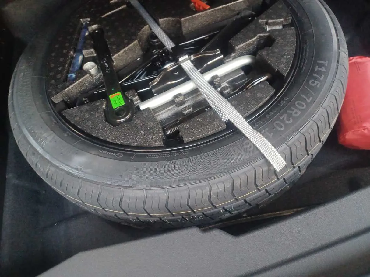 Car image 23