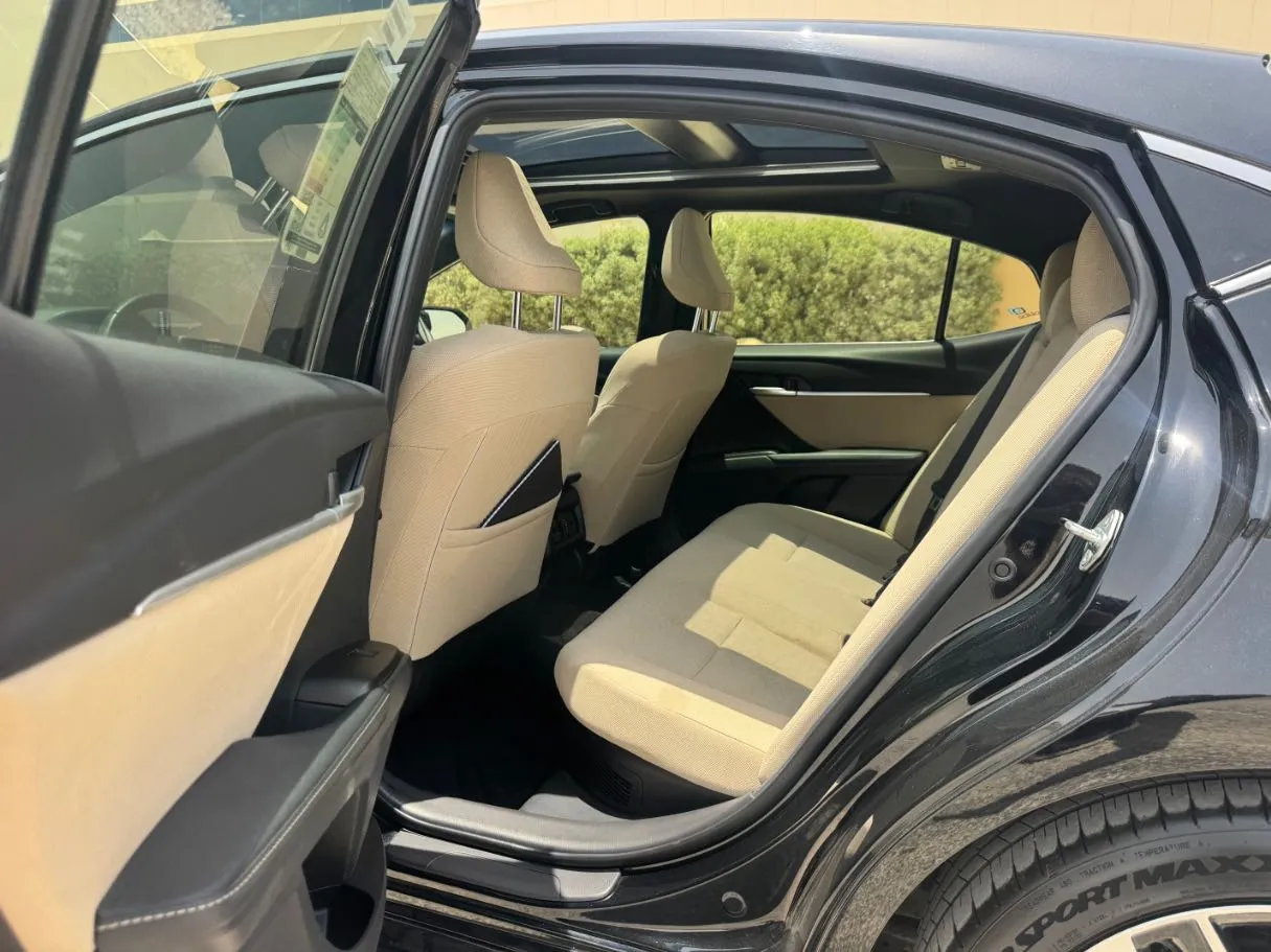 Car image 13